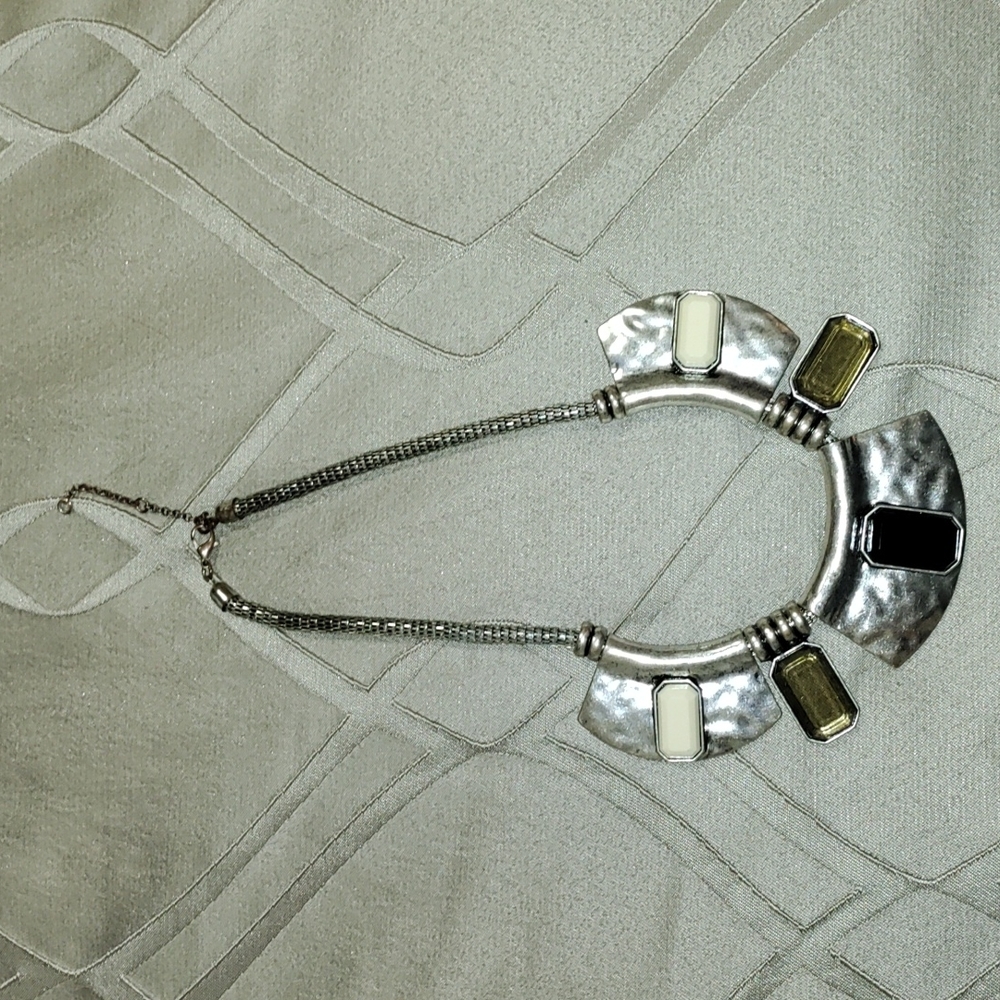 Super cute vintage looking necklace!